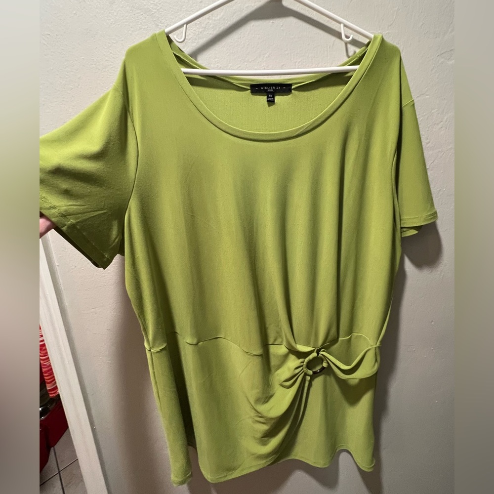 3X Lime Green top with gathered waist with ring, flattering looking. Super cute